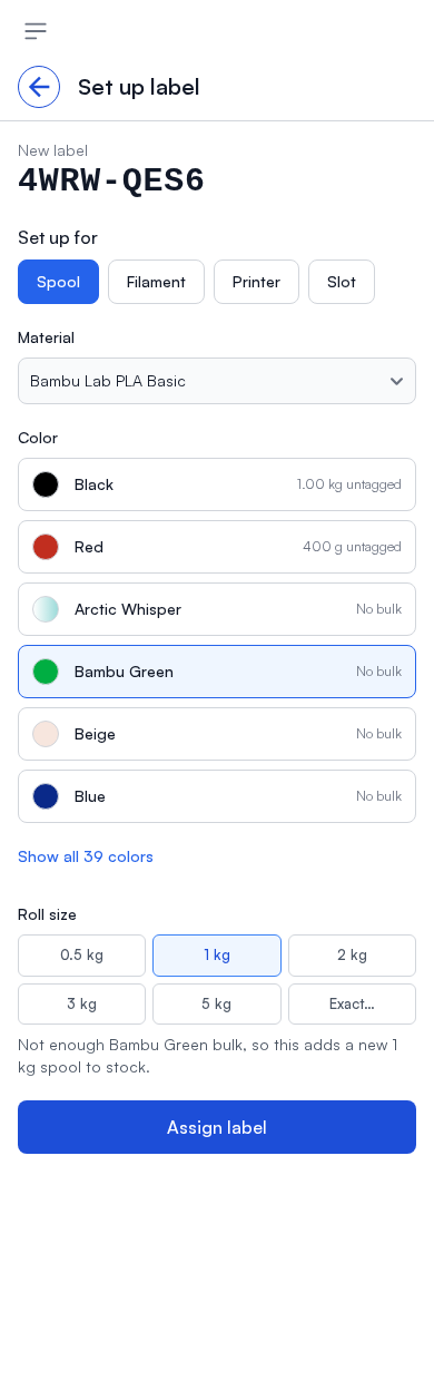 A blank label set up on a phone: material and color filled in from the label, roll size 1 kg, and Assign label